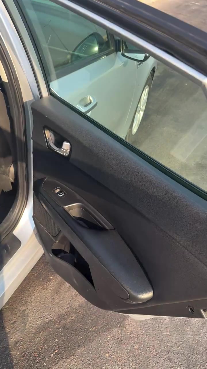 كيا اوبتيما وارد امريكي موديل ١٨
السياره نظيه جدا 
مبيها اي نقص 
تحكم ستيرن 
اشاير بالمري 
بيها قطعه جاملغ انامي جهت السايق ومبدل تفصيخ 
من امريكا ونضربت عندي جاملغ وباب خلفي 
يعني السياره ٣ قطع فقط 
رقم اربيل باسمي
السعر ١٢٥ 
الرقم ***********
