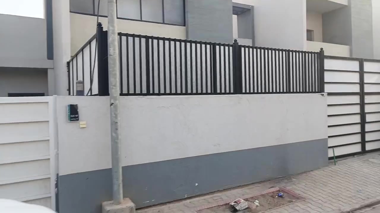 السلام عليكم حداده متنقله داخل النجف والكوفه لعمل كافه أعمال الحداده والصيانه تصليحات سقفيات كيسبان سقف الأسطح والمناور وبانسب الأسعار *********** واتساب موجود
