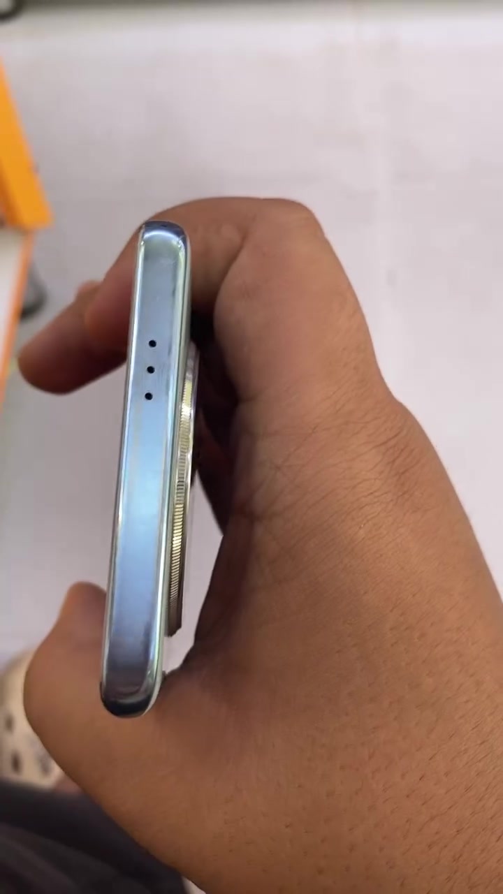 السلام عليكم
عندي هاذة الجهاز للبيع 

HONOR X9C

الجهاز استخدام نضيف 

لونة المميز الفيروزي🩵

 الجهاز بطارية 6600🔋

العشوائية 12

السعر 375 مجالة بسيط كلش

مكاني السماوة
رقمي ***********فقط وتساب☎️
