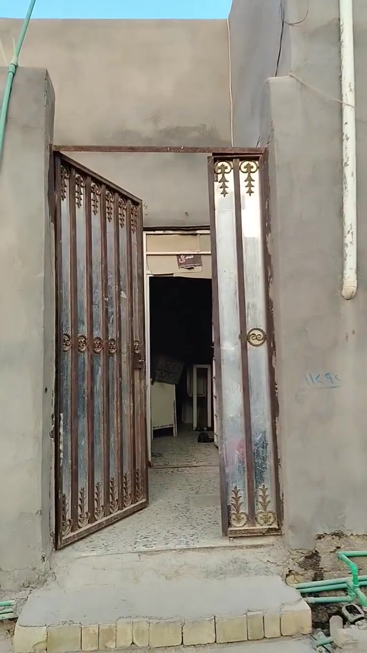 السلام عليكم بيت للبيع المساحه 120 متر البراكيه شارع المطار القديم خلف أسواق الأمير البيت يحتوي على غرفتين وصاله ومطبخ استقبال صحيات داخلي وخارجي اساس صب كونكريت سقف صب كونكريت بناء بلوك السعر 26 مليون الاستفسار على الرقم ***********
