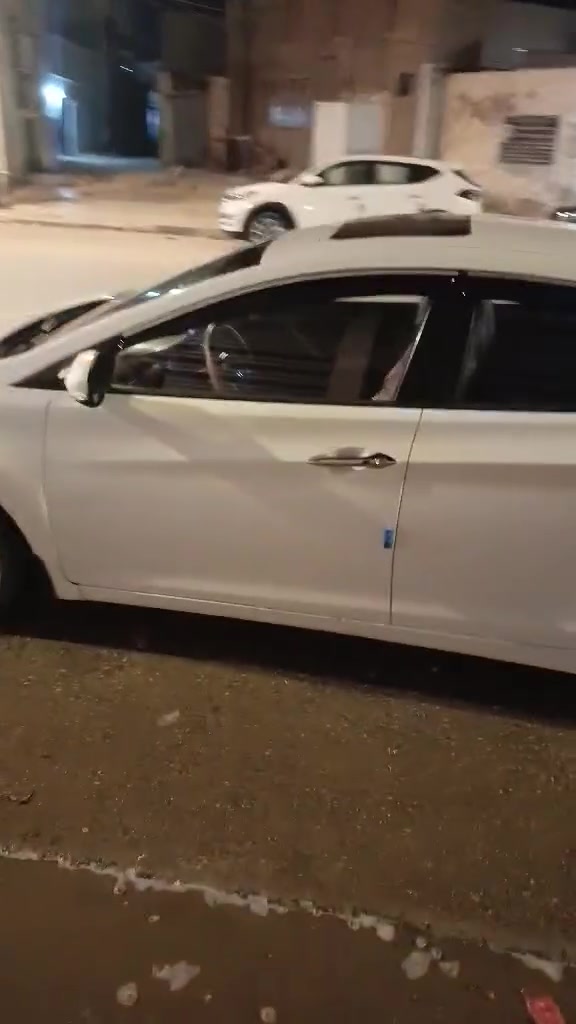 سلام عليكم النترا خليجي موديل 2015 
مضلع لون الابيض 
رقم  الجديد اربيل السيارة باسمي ثاني يوم تريد اداورلك 
ضربة مالتة خشم البنيد فقط
بية بارد بالعتبة جوة الباب الورة وبارد بسيط بالباب سائق 
مري شفط    فتحة.   تخم تاير جديد    حدادية 
المحرك 1800 ما مفتوح برغي من عدة 
السعر 123 بية مجال حك الجية 
باقي تفاصيل موضح بالفيديو والصور 
ويتساب موجود أتريد تتصل ***********
المكان في النجف قضاء ابو صخير ناحية الحيرة
