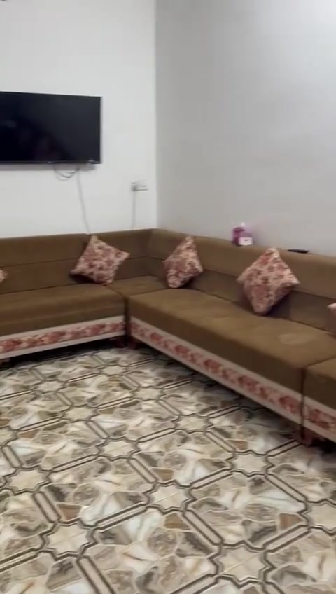 السلام عليكم ورحمه الله وبركاته اخواني الاعزاء دار للبيع 100متر طابو صرف بسمي طابقين خدمات كاملة ما عدا التبليط الموقع كاطون الرازي خلف المشروع السعر 70 للتواصل ***********
