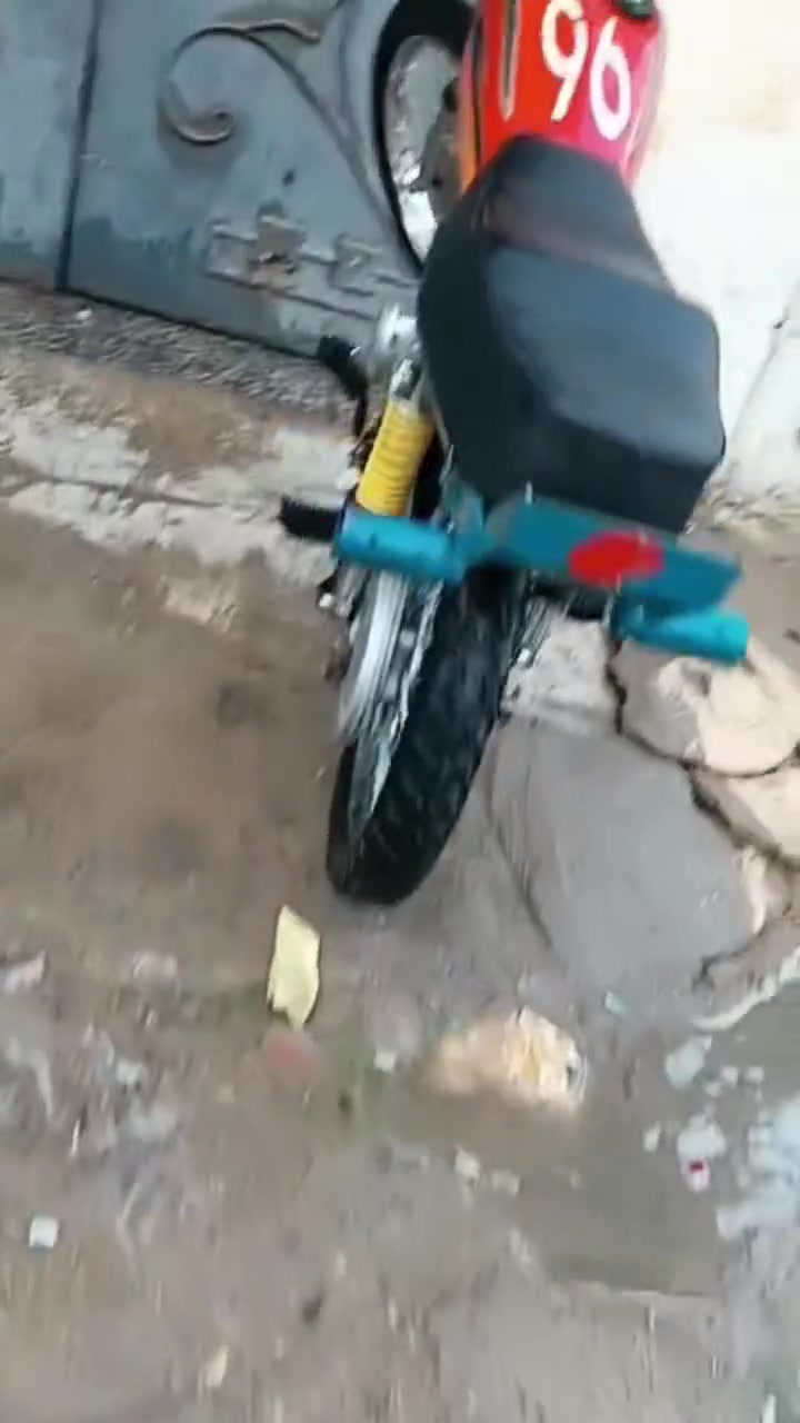 السلام عليكم دراجه للبيع مكينه ناعمه امتياز السعر 400 وبيها مجال دراجه ما شاء الله حلوه مكانه بغداد الغزاليه ***********
