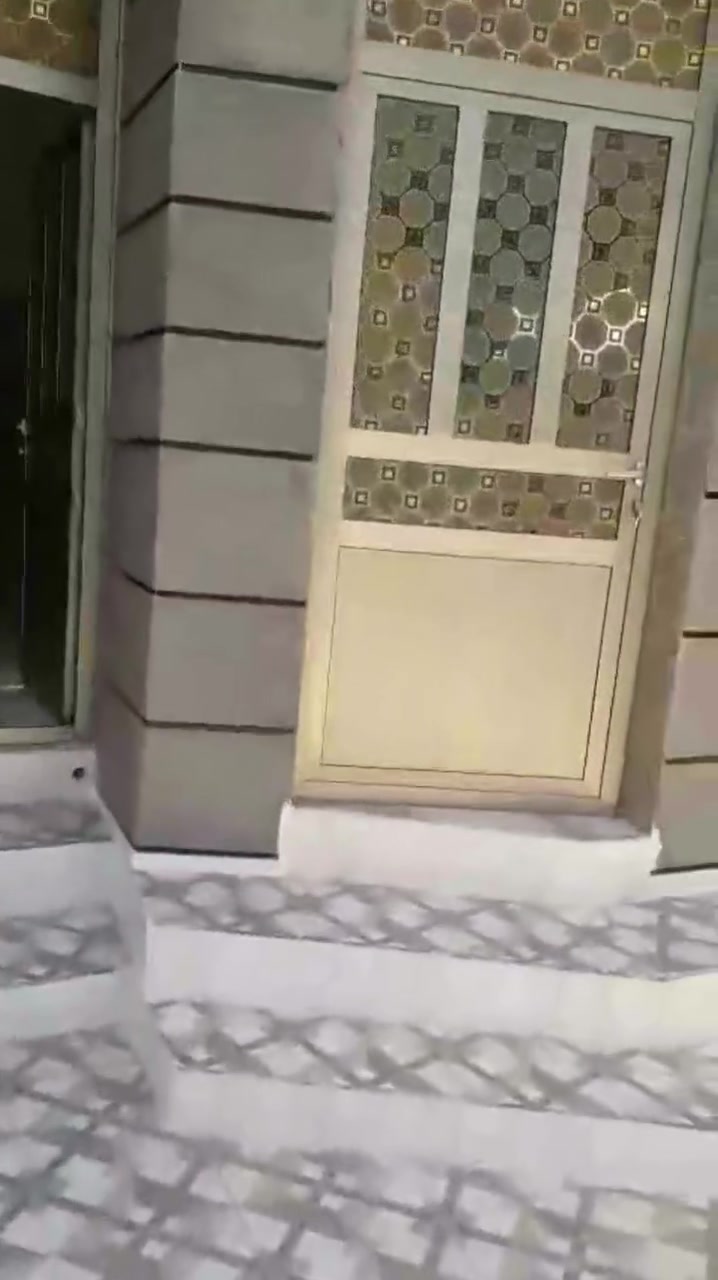 مشتملات اثنين (طابو صرف) للبيع 
هيت - حي الزهور قرب جامع البراق

.............................................

المشتمل الاول بناء حديث بمساحة 135م²

يتكون من طابقين 

الطابق الاول-- طرمه ، غرفه ، استقبال ، مطبخ ، صاله ، صحيات داخلية وخارجية وانتم بكرامة ، مناور عدد 2

الطابق الثاني --غرفه كبيرة 6.5 × 6 ، صالة ، صحيات ، بيتونه

...........................................

المشتمل الثاني بناء حديث بمساحة 135م²

يتكون من طابق واحد ، غرفه ، مطبخ ،استقبال ، صاله ، صحيات داخلية وخارجية، بيتونه

............................................

للاستفسار واتساب ***********
