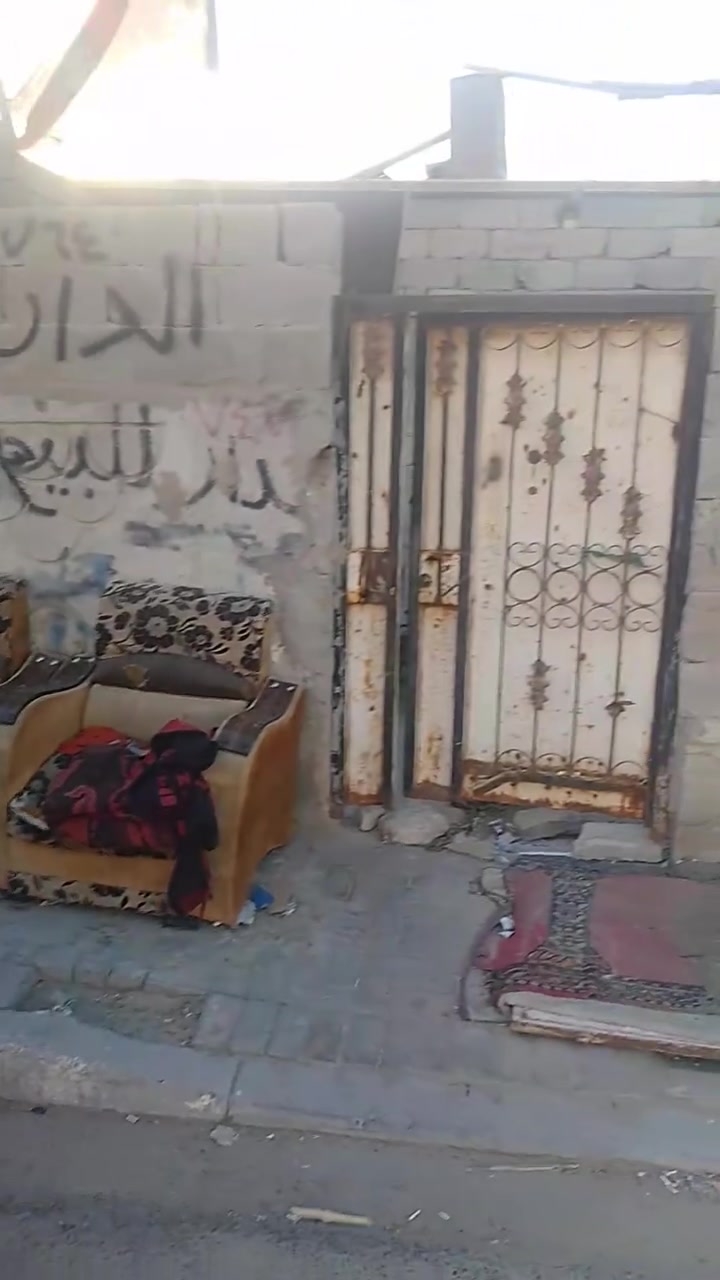 سلام عليكم بيت تجاوز في القبله حي الشهداء على الشارع العام ومسجل بلبلديه وعندي بي كتاب وجميع الخدمات موجوده وكلشي يمك السعر 16 وبي مجال /***********

