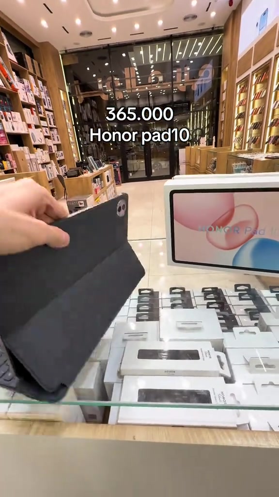 🚨 إذا تريد تابلت قوي بسعر المستخدم… لا تفوّت HONOR Pad 10! 🔥 شاشة 12.1 إنچ + 120Hz 😮‍💨 ⚡ Snapdragon 7 Gen 3 🔋 بطارية 10100mAh 🔊 6 سماعات بصوت قوي 💾 256GB مساحة تخزين مناسب للدراسة، الترفيه وحتى الاستخدام الثقيل 👌 🔥 HONOR Pad 10 مستخدم — نظافة عالية وحالة ممتازة 📩 راسلنا لمعرفة السعر والتفاصيل 📍 فرع الربيعي: *********** 📍 فرع المنصور: *********** #HONOR #HONORPad10 #هونر #تابلت #تيكتوك

نص مكتوب في الصور:
- 365.000
- Honor pad10