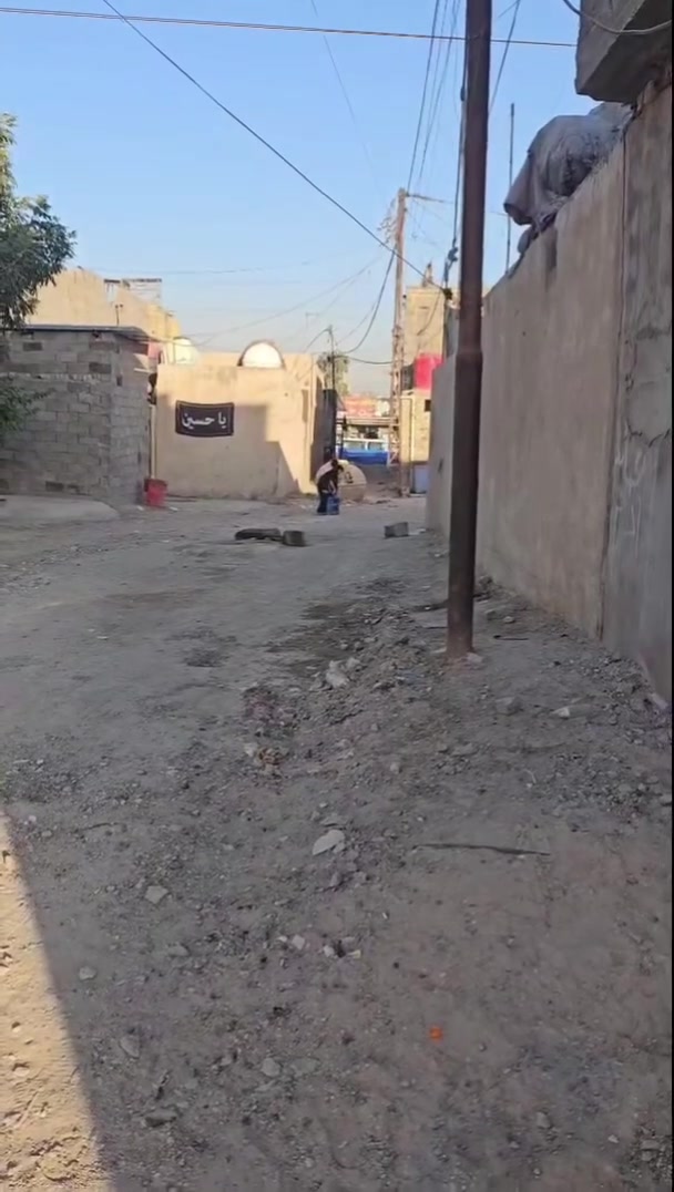 بيت ١٨٠ متر بناء طابوق السقف مسلح كلشي موجود بالفديو موقعه بأم الكبر بصف جامع ابو ذر الغفاري للإستفسار ***********
