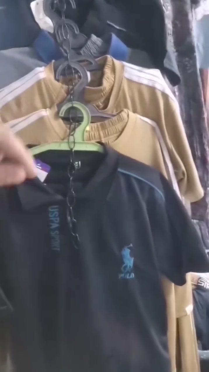 ملابس • بدون تفاصيل
