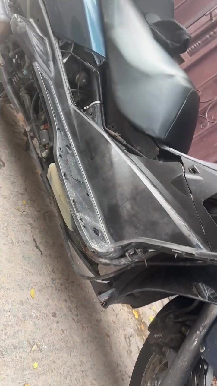 السلام عليكم فورزه 010 mf 

سعرها 1200 بيها مجال بسيط 
 
دراجة كامله مكملة  شوفت عينك شلون كفراتها و مرتبه ونضيفه نقصها فقط بجم موضح بالفيديو سمجه و تريشة و دواسه موجودات نقص فقط بجم كهربائيات كلها شغاله من طول ل طول كير شغال تجي تشوف دراجة وأنت تحكم عليها شلون مرتبه ارجع واعيد نقص فقط بجم موضح بالفيديو سعره 35 ألف مو شراي لا تعب روحك و تعبني وياك 

العنوان بغداد الدورة رقم هاتف 

***********
