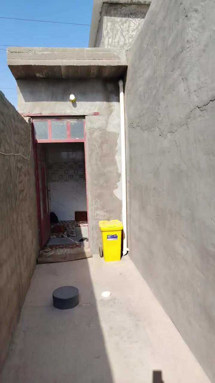 بسبب الوعودالكاذبه سلام عليكم بيت للبيع بحي المختار قريب عل شارع المساحه 150 مستعجل ع بيعه السعر 20 قفل استفسار ع رقم ***********

