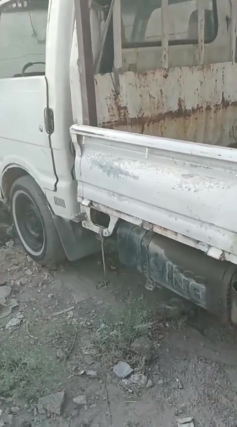 السلام عليكم كيه حمل عكعك ٩٣ رقم بغداد ألماني سنوي منتهي حائز ثالث او ما اندل راعيه مكينه وكير خير من الله رقم صاحب السياره *********** السعر ٢٠وبيه مجال قليل
