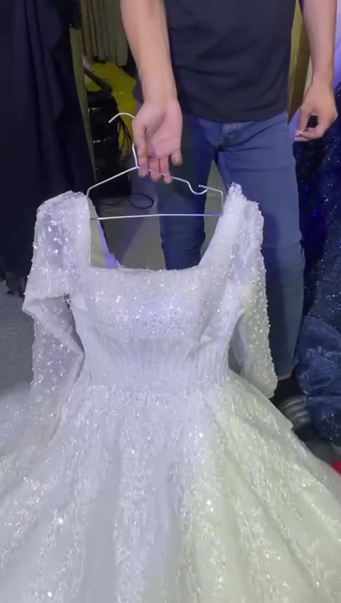 بدلات عرائس اثنين مستخدم شي قليل نظافة وبياض درجه اولى وبدله خطوبه ثلاثتهم ب 100 سبب البيع ماعندي مكان 
العنوان: قريه مشيرفه 
أي استفسار تواصل عالرقم  ***********
