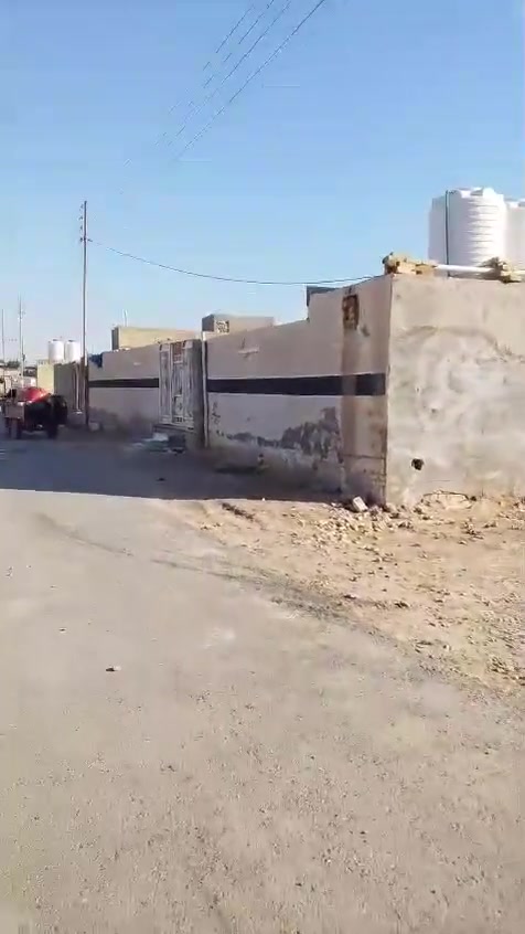 السلام عليكم شباب بيت للبيع يم البانزين خانه مال عكيل المساحه580 يم مدرسة  التراث ***********

