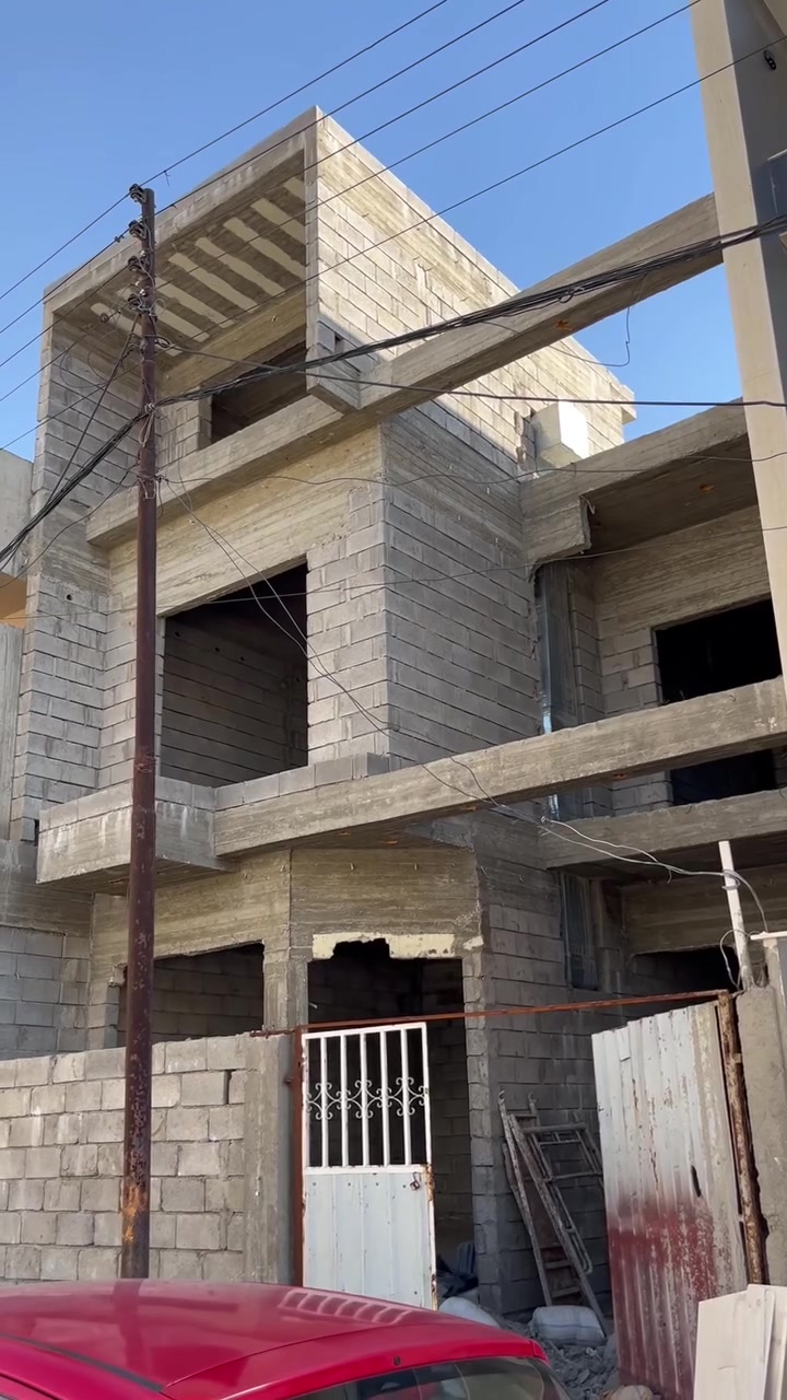 السلام عليكم حي #النجار  مساحة #150 تسليم بيت كامل والتكملة حسب الطلب  والديكورات المطلوبة 
طابقين الطابق الأول غرفتين نوم 
الطابق الثاني 3 غرف نوم ومشتملات 
للاستفسار 
***********
