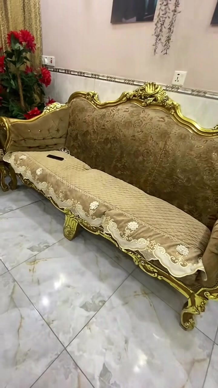 تخم زان مصري درجه اولى ٤٠٠ الف وبي مجال تفاصيل التخم ٢ قنفات كبار و٤ كراسي و٢ طبلات مدورات وطبله جبيره الطبلات كلها مرمر :***********
