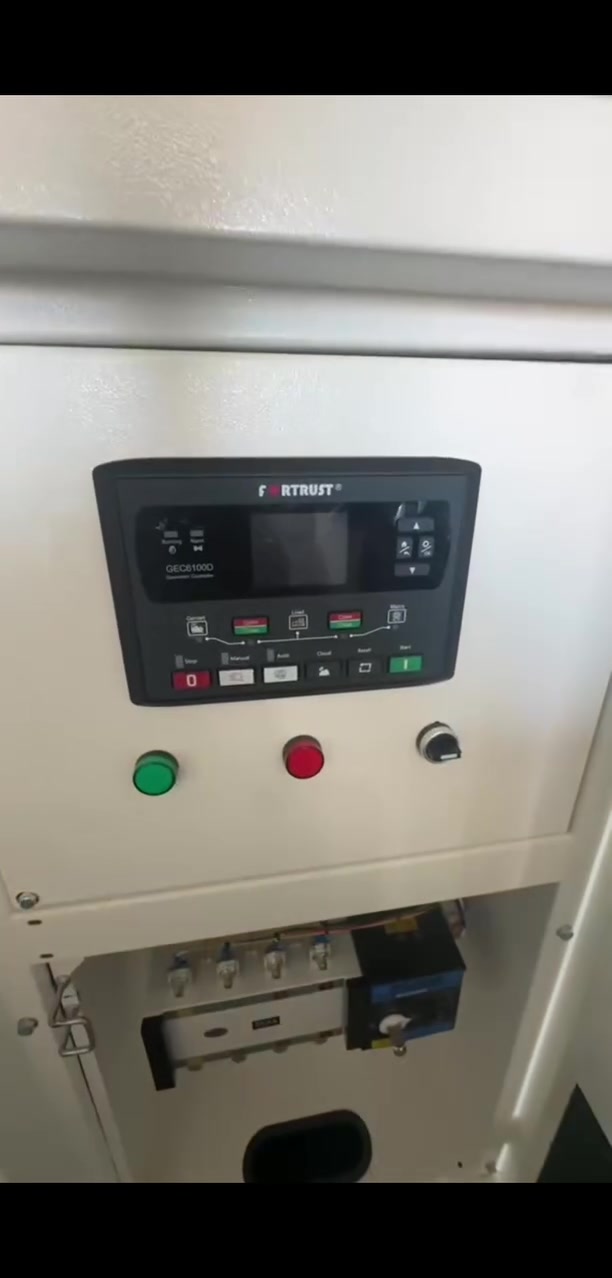 ⚡🔥 مولد قدرة 125KVA محرك ريكاردو 🔥⚡

قوة وأداء واعتمادية عالية ⚙️💪

🔹 محرك ريكاردو 6 بستم 
🔹 رأس توليد Stamford بريطاني – نحاس 100% 
🔹 نظام ATS تشغيل وإطفاء ذاتي 
🔹 نظام حماية متكامل 
🔹 شاحن بطارية 
🔹 خزان وقود داخلي 120 لتر 
🔹 كاتم صوت بقوة عزل 70% 
🔹 لوحة تحكم ومراقبة متكاملة 
🔹 ضمان سنة أو 1000 ساعة عمل 🛡️ 
🔹 توصيل مجاني لجميع المحافظات 🚚🇮🇶

📦 الأحجام المتوفرة: 25KVA | 37KVA | 60KVA | 80KVA | 100KVA | 125KVA | 187KVA | 250KVA | 375KVA | 500KVA | 625KVA

🏷️ هندسة الطاقة

📍 العنوان: الكرادة – ساحة 52 مقابل مسبح الأرثوذوكس

📞 للاستفسار والحجز: *********** 📱 الهاتف / واتساب

🔥 هندسة الطاقة — حلول متكاملة للطاقة لجميع الاحتياجات.
