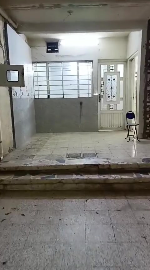 لدينا طابق ونص مرتب حي فلسطين مساحة 300م قرب المسبح سعر 600 الف دينار رقم الهاتف ***********
