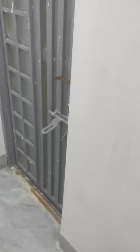 � دار للبيع – بناء مودرن
📐 المساحة: 250 متر
📏 12.5 × 20 متر
🏡 طابق واحد
🏗️ بناء مودرن بتصميم حديث وعصري
🏛️ صالة بطول 12 متر

️ غرفة ماستر
👗 دريسنك روم
🏠 مشتمل معزول بالكامل عن البيت
🪟 حديد شبابيك روسي درجة أولى
🔲 ألمنيوم تركي كامل البيت
⚡ سويجات ميلانو متصل
✨ شغل وتشطيب درجة أولى
🛡️ ضمان 25 سنة
🔑 البيت كامل وما ناقصه حباية
الابعاد و القيسات داخل الصور 

📍  الجمعيات حجي حسن الثانية 
� للاستفسار والتفاصيل، مراسلة خاص
***********

نص مكتوب في الصور:
- مشاركة تحرير
- 1 من 1 PROJECT TITLE : House plans Design PROJECT LOCATION : Maysan DRAWING TITLE : FIRST FLOOR PLAN UNIT : Meter SCALE : 1:100 SHEET NO : 1 DATE: 12-8-2024 ARCH. FATIMA ALARIS ORIENTATION :
- 11 LTE 8:18
- dr. omer f2
- 177 ك.ب. • مستند PDF
- المساحة الحرة
- الملاحظات
- البريد
- الإرسال السريع
- حفظ في الملفات
- ملاحظة
- سريعة جديدة
- طباعة
- نسخ
- PROJECT LOCATION : Maysan DRAWING TITLE : FIRST FLOOR PLAN UNIT : Meter SCALE : 1:100 SHEET NO : 1 DATE: 12-8-2024 ARCH. ملابس حديقة داخلية حمام غسيل نوم صالة جار نوم مطبخ استقبال مدخل W.C مطبخ dr omer f1 1 من 1 8:18
- dr. omer dim 2 1 من 1 5.00 4.00 نوم 0.20 0.20 5.13 بالكون 2.00 0.50 0.30 0.20 1.50 0.20
- dr. omer dim.
- 1 من 1