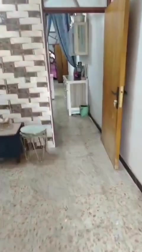آلَسِلَآمً عٌلَيَکْمً عٌنِدٍيَ بًيَتٌ لَلَبًيَعٌ آلَدٍسِيَمً مًقُآبًلَ مًدٍيَنِةّ آلَصّدٍر طِآبًقُ وٌنِصّ ثًلَآثً غُرفُةّ سِعٌرهّ 32 ماي كهرباء بيت مسله سيراميك وكاشي مشتمل بنيان جديد نساته 70 متر ثلاث غرف رقُمً آلَهّآتٌفُ وٌآتٌسِآبً ***********
