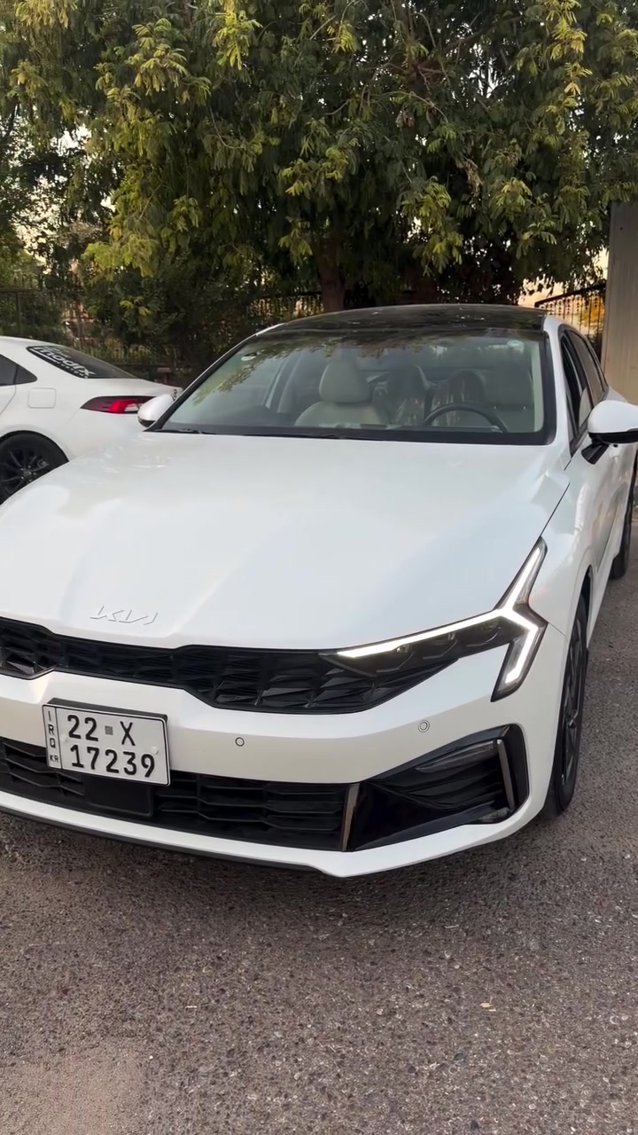 K5 2026 خليجي
سيارة بعدها بحالة الزيرو 
بعدها بالفابلون
السيارة بيها صبغ ع كد 5 اصابع بالبنيد
فول مواصفات 1/1
ماشيه 10000 كيلو متر 
سعر 22،800 $
لاستفسار:***********
 غير متواجد على الفيس للاسفسار فقط اتصال

