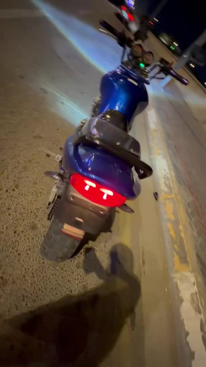 سلام عليكم cb400 نوزل جيل ثاني 2010 كفاله عامه اوراقه مكاتبه ومنفيس بدون رقم سعر خاص مكاني كربلاء وهذا رقمي *********** او استفسار خاص وشكرا🌹

