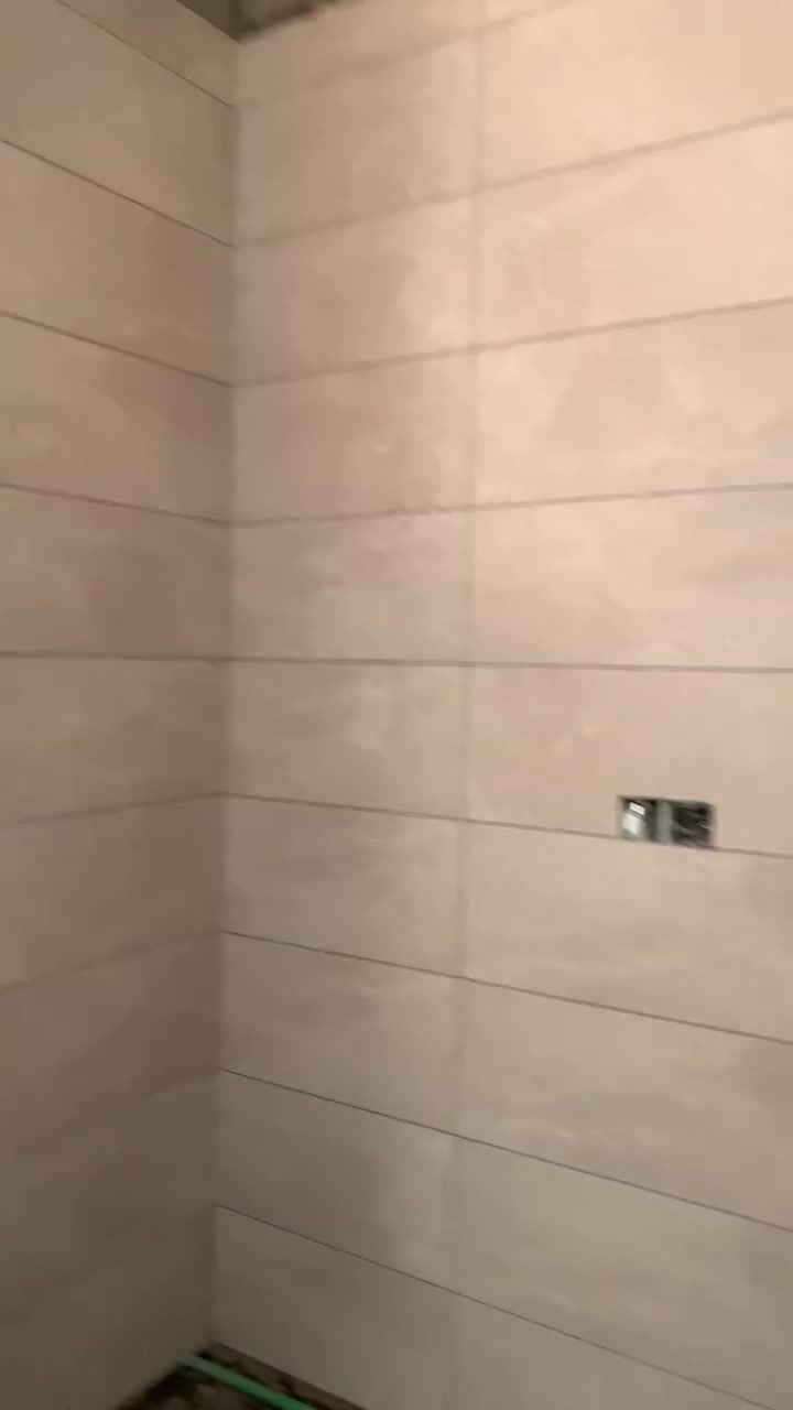 السلام عليكم خلفه سيراميك درجه اولى شرط شغل هندسي واستلام مهندس واسعار مناسبه كادر متكون من اسطاوات ثنين ***********
