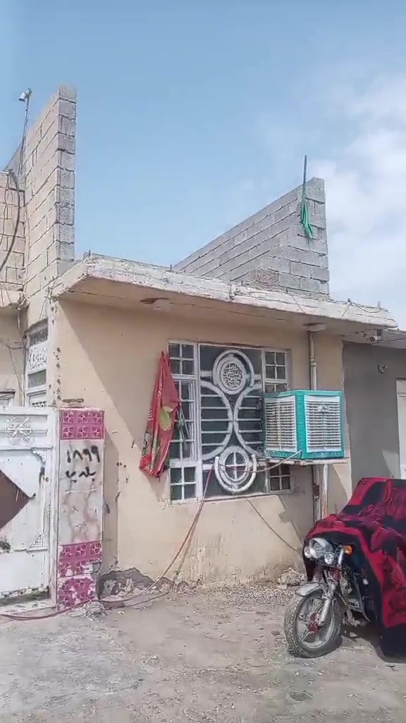 السلام عليكم بيت للبيع المساحة 100 مربع هول وستقبال وغرف نوم 3 وحده جوه كامله وثنين فوك مكاملات عنص تواليت خارجي المكان كوت حي الحكيم الدبيه الزراعيه نزلت عميد جادر مقابيل افران العلم السعر25وبي مجال للاستفسار اكثر رقمي ***********البيت للمراوس وللبيع