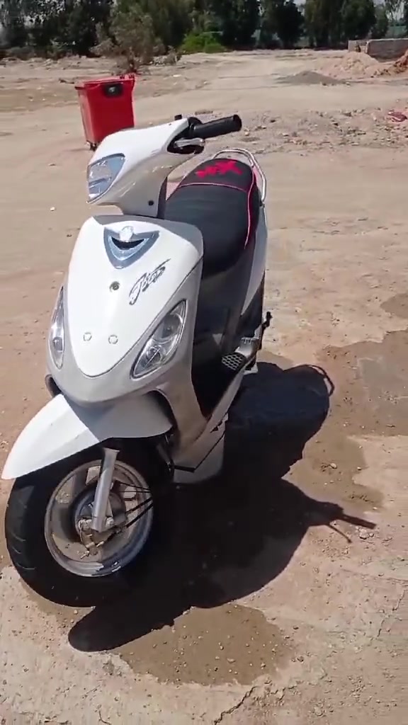 السلام عليكم الدراجه للبيع اومراوس ابوليس نضيفه ما مفتوحه  منغولي رمبه كلها عليه وضعيت البلاد ما مفتوحه نكره سلف كهربائيات كلها شغاله

الخاص مفتوح ولوتساب *********** 
 
سعر 750 وبيها مجال للشراي
