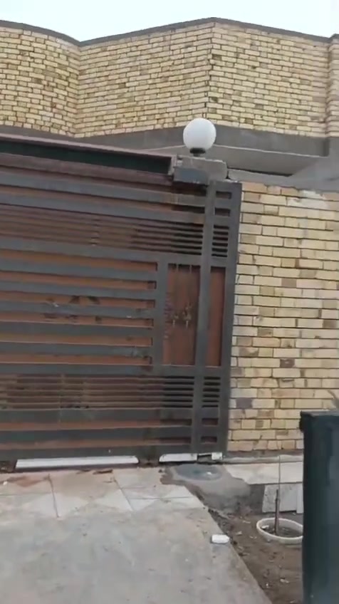 دار للبيع  ب حامي شمال زراعي قابل للتطويب مساحته ١٤٠ مثل ماموضح ب مقطع سعره ٨٥ وبي مجال بسيط للاستفسار الاتصال على الرقم ***********
