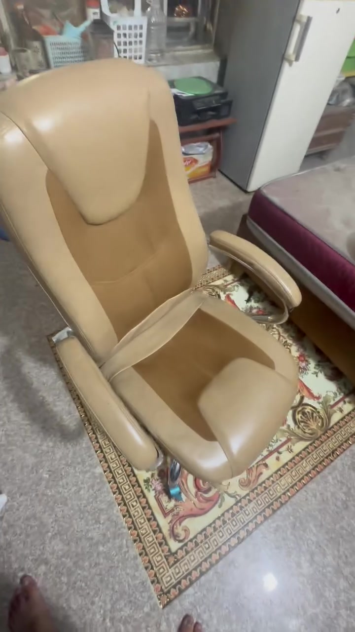 سلام عليكم
كرسي رئاسي جلد استعمال قليل 

مواصفاته صعود ونزول وايضا تعديل زاوية الجلوس رجوع للخلف واللامام

مكان مدينة الصدر 

***********

السعر 80

