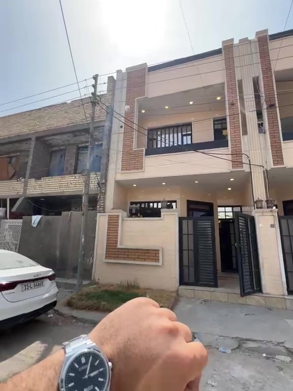 بيت للبيع في حي الجهاد مربع المانه قرب الاربع شوارع بناء2025مساحه 100واجه 5نزال 20 ارضيه مرمر ول بيت عالي عن الشارع بي سطحين وبيتونه و3نوم 2حمام واستقبال ومطبخ وطرمه بلكونه خارجيه وسطحين البيت كلش نضيف ممسكون يعتبر شغل البناء درجه اوله للاستفسار ***********