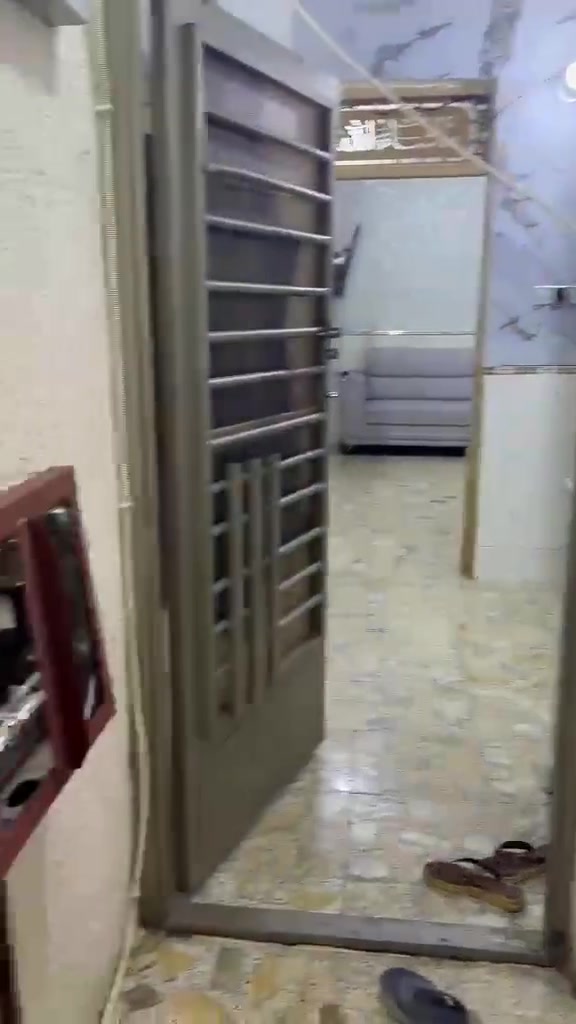 سلام عليكم ربع قطعة للبيع بغداد مدينة الصدر قطاع 21ترميم جديد السقف عگاده طابقين الطابق الثاني سقف سندويش البيت جاهز مع تانكي وماطور وگيزر السعر عالخاص 
الرقم ***********

