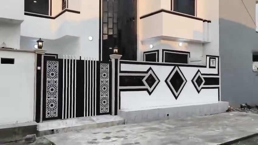 سلام عليكم للبيع بيت مساحه 100 متر مربع واجه 10 عمق 10 

خدمات ماي كهرب سند زراعي 25 حق التصرف 

طابق الارضي غرفه استغبال مطبخ هول مشتملات 

طابق ثاني غرفتين هول استقبال كذالك 

العنوان قوسيات قرب المدرسه الصينيه موقع مرتب سعر البيت 60 وبس مجال قليل للاستفسار اتصال ***********
