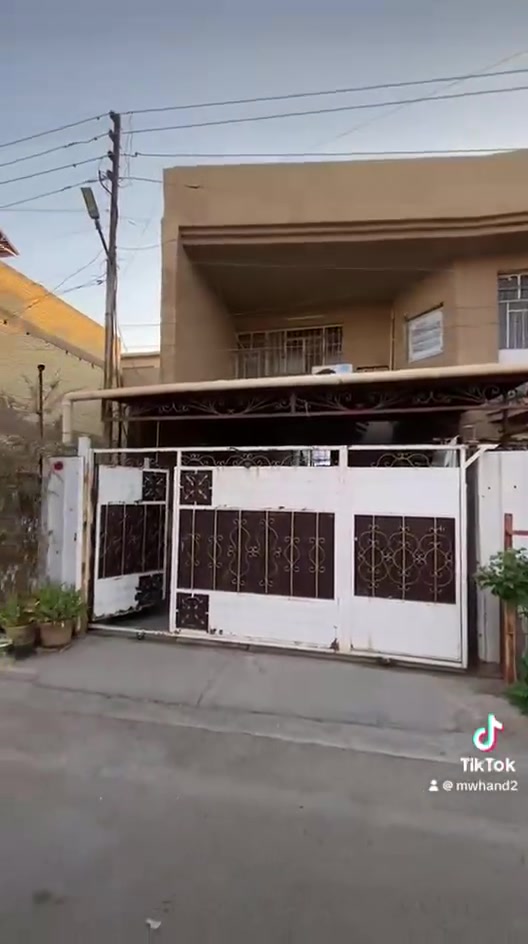 بيت للبيع
الزعفرانية خلف جامع الصدرين 
مساحه 125
واجهه 10
نزال12 ونص
خاص أو رقم تفاصيل اكثر وسعره 
***********
