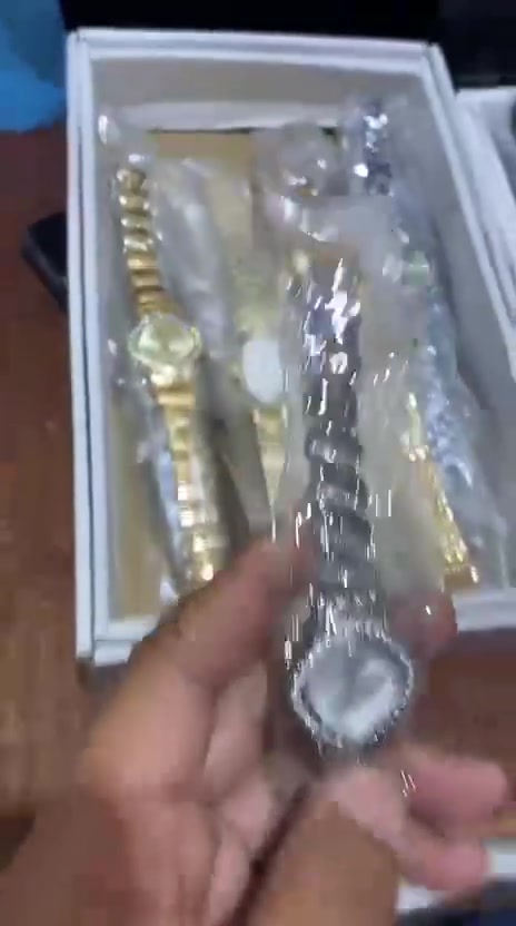 ساعة • للبيع • بدون تفاصيل