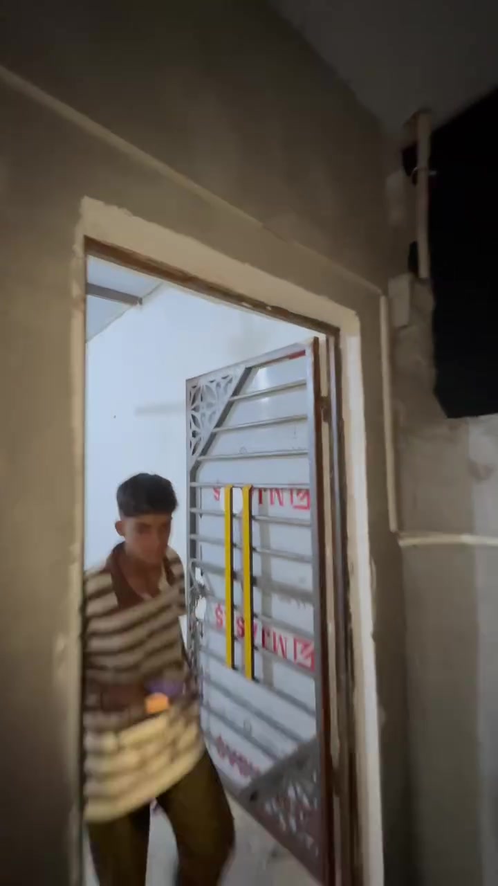 سلام عليكم بيت سندويج. مساحه175. في الجزيره الرابعه ورا المدارس. ايجاره250. ***********
