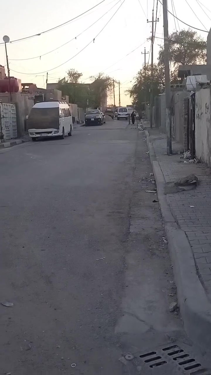 دار البيع في حي النصر الثنيه مسحته ميه وربعين تقريب تبليط مجراري مي كهرباء ريده اربعه وعشرين ***********

