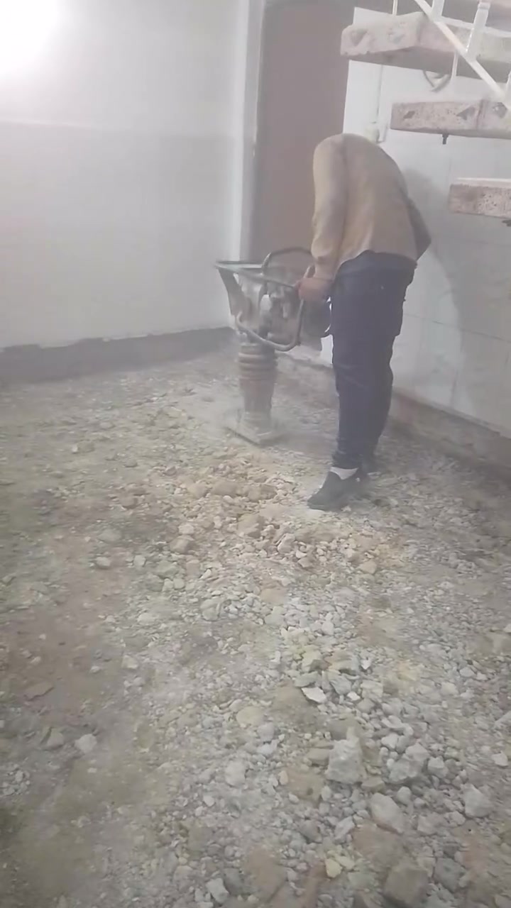 السلام عليكم كادر عمال مختص تفليش ارضيات وحدل التراب بالكنغر وفرش السبيس وصب ارضيات مكاني حله تواصل معنا على واتساب ***********

