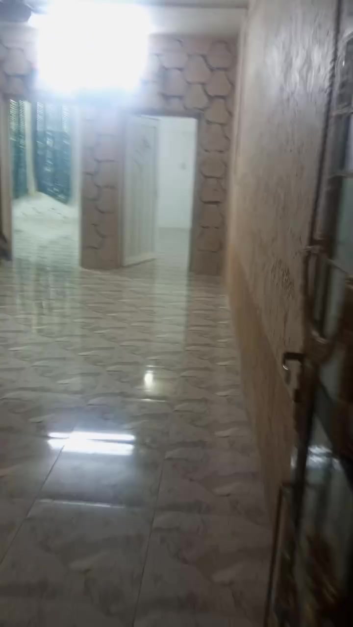 سلام عليكم بيت للبيع حديثه الرفاعي طابو مساحه 300بي خمس غرف وديوان مطبخ صاله سعر 40 ***********
