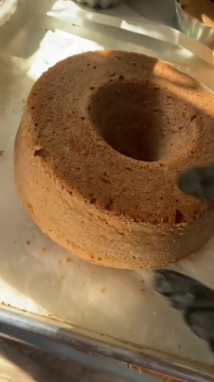🍰🤍 كيك بيتي طازج ولذيذ 🤍🍰

نكهة بيتية وطعم يرد الروح 😍
مناسب للفطور، الضيافة ولمّة الأهل ☕️💕

💰 سعر القالب: ٣,٥٠٠ دينار فقط

📦 متوفر بيع جملة ومفرد
📍 العنوان: بغداد – المحمودية
📞 ***********

✨ أكلات ومعجنات العائلة ✨
