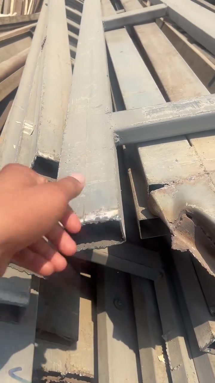 سلام عليكم كروزات للبيع الطول 8 متر ثقيل العدد 20 قطعه المكان بغداد للاستفسار ***********
