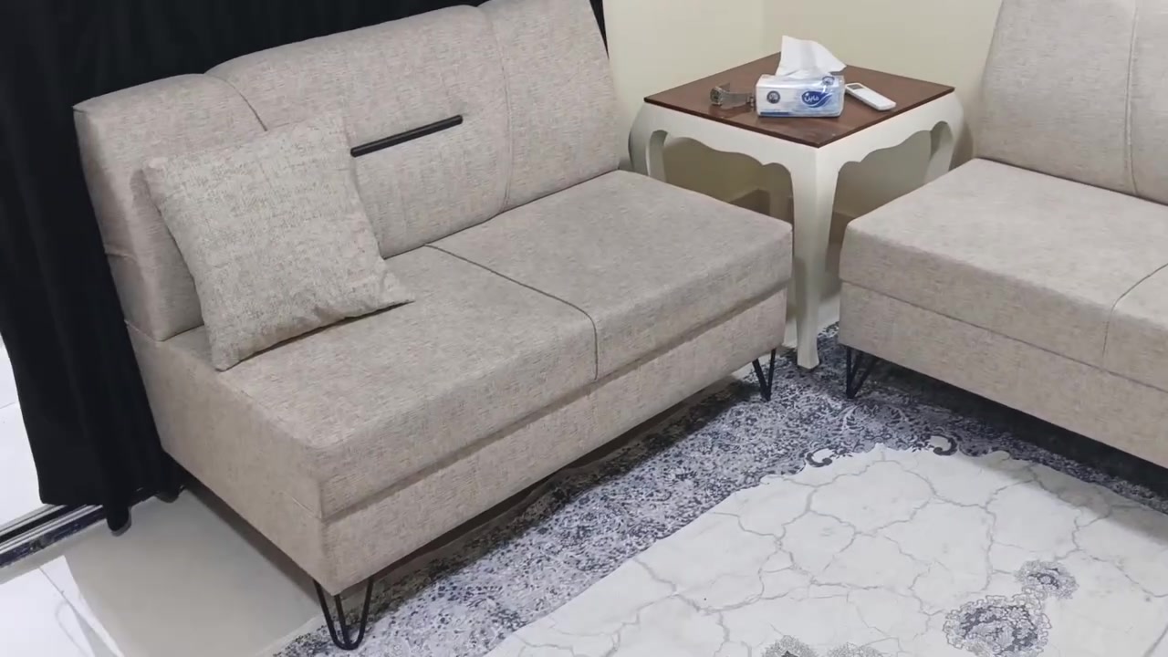 للبيع حط سعرك وتعال اخذهن حجم الشاشه 55 
***********
