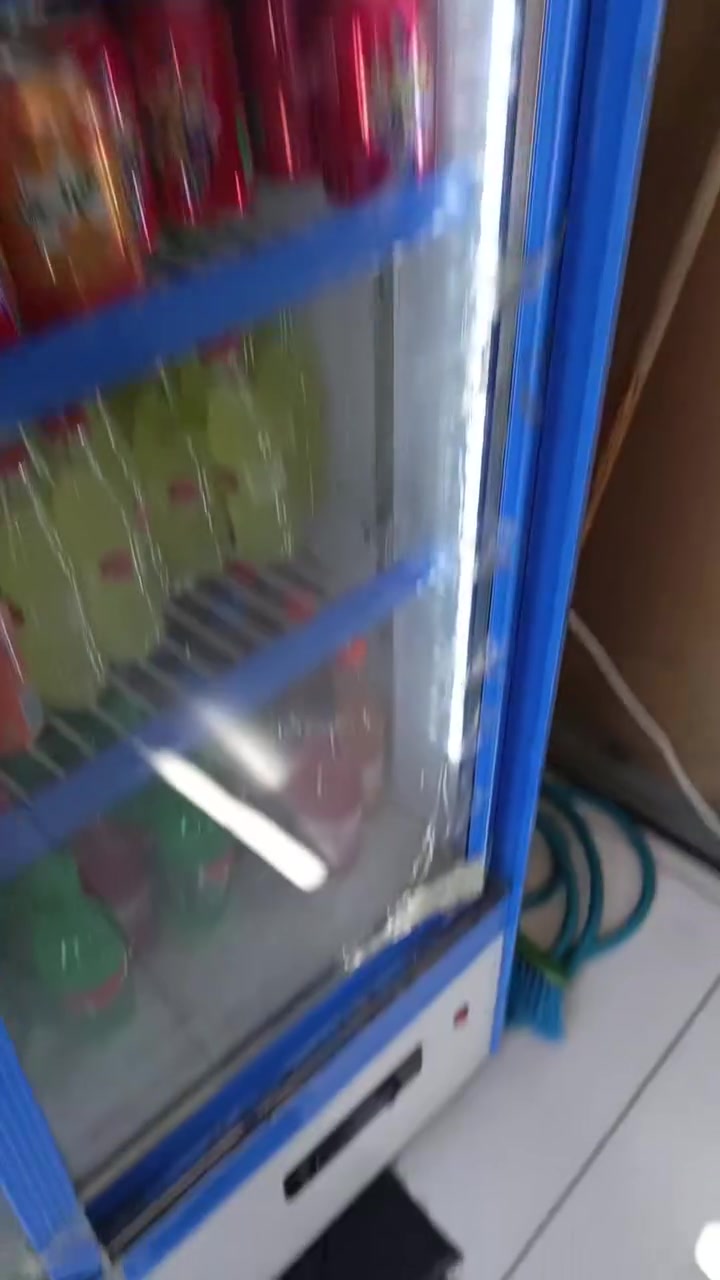 السلام عليكم عارضه للبيع تبريد فول بس البلاستك لي بنص البيبان مكسور ولباب بي فطر سعر  ***********
