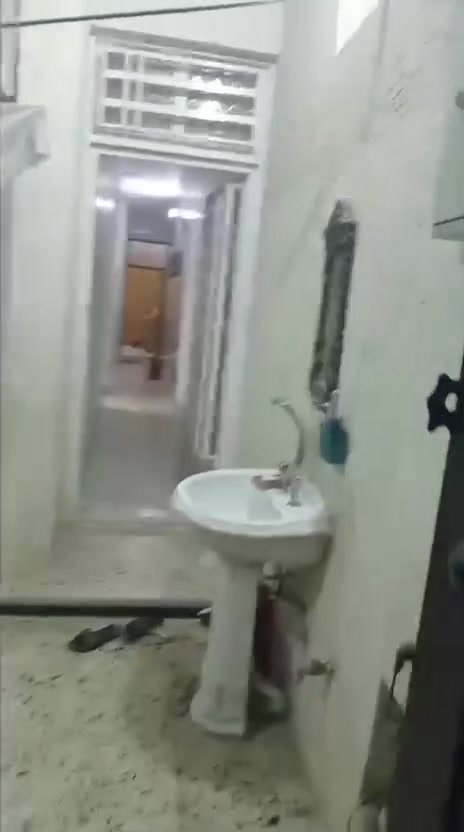 بيت ١٠٠متر بالثعالبه منطقه ال٧٠٠٠ بضهر النافذ طابو صرف بأسمي بناء ٢٠٢٤ نظام سبالت ٣ غرف نوم واستقبال ٢ مطابخ ٢ حمامات طابقين كل طابق معزول ع حده كاشي وسراميك يرهم استثمار يتأجر ع طابق ع حده السعر ١٢٥ وبي مجال 
رقمي ***********
