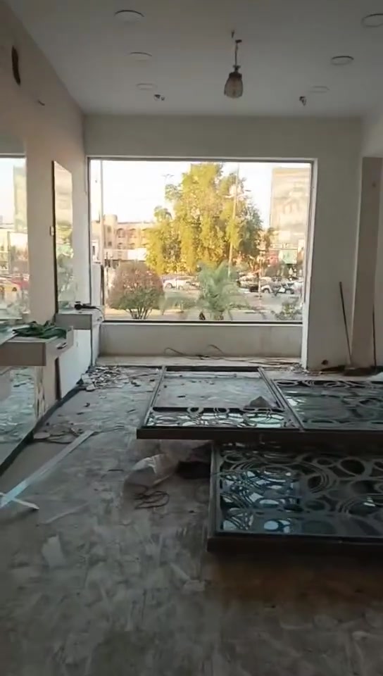 شباكين + بابين للبيع حديد ثقيل القياس ماعرف شكد بس تقريبا 3*3
علما الشباك مفصول عن الباب 
وبدون إطار السعر 200 الف 
العنوان بغداد اليرموك 
***********

