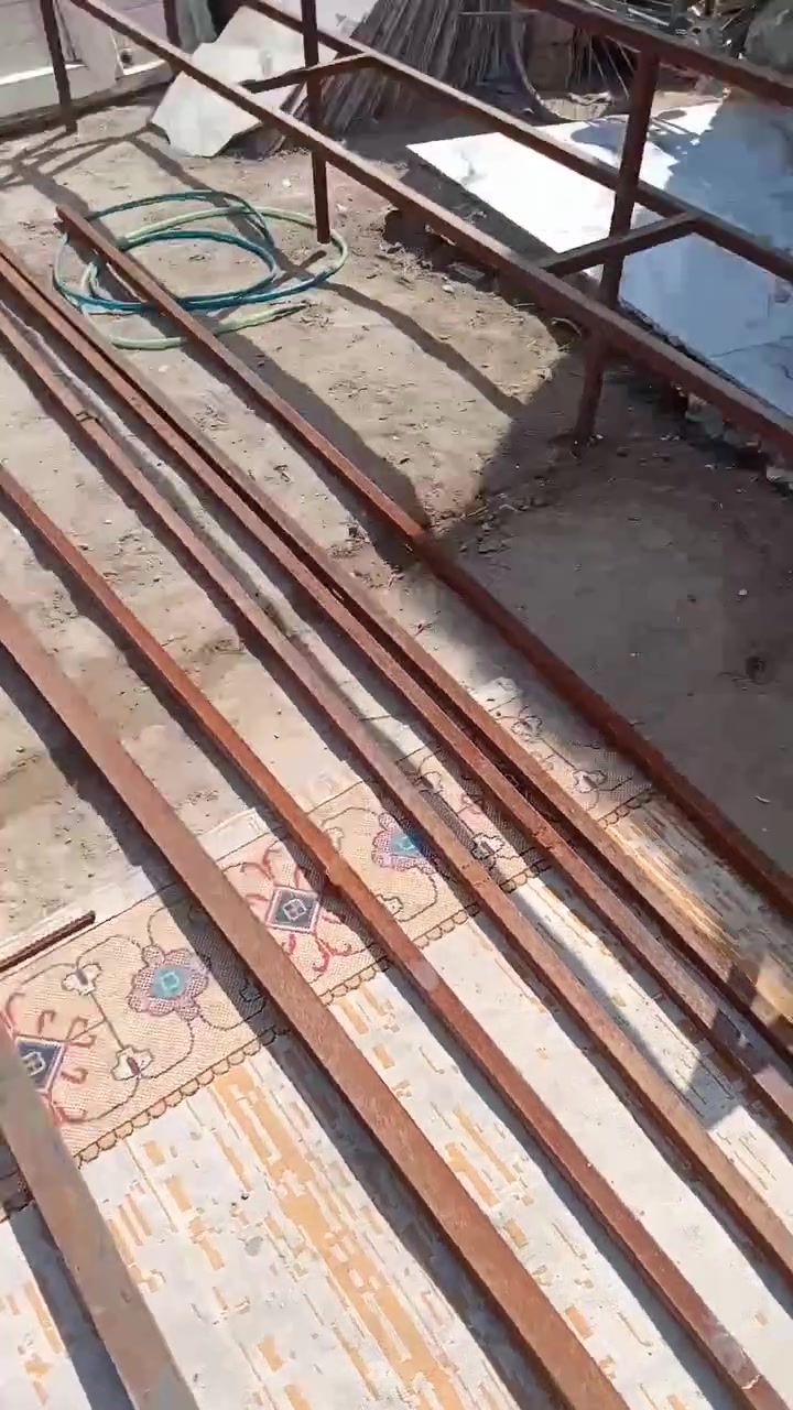 سلام عليكم عندي هذا الميز للبيع وياه شخاطات العدد ***********خمسه 60
