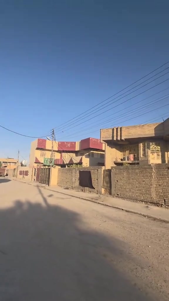 أ
​📍 الموقع: بغداد – المعامل – الباوية – شارع حجي راضي، مجاور بيت سيد علي الياسري، بالقرب من مدرسة أمل العراق الأساسية.
​📐 المساحة الكلية: 1075 متر
​🏠 العقار: 400 متر – طابقين، ويقع على الشارع الرئيسي.
​الطابق الأول:
​غرفة نوم
​صالة
​مجموعتان صحيات
​استقبالان
​مطبخ كبير
​يُباع العقار مع الأثاث
​الطابق الثاني:
​5 غرف نوم
​صالة
​مجموعتان صحيات
​حديفة كبيرة
​صحيات خارجية
​🌳 قطعة الأرض: 675 متر
​📍 تقع على الشارع الرئيسي والفرعي، ركن بين شارعين. 
رقم صاحب العقار ***********
