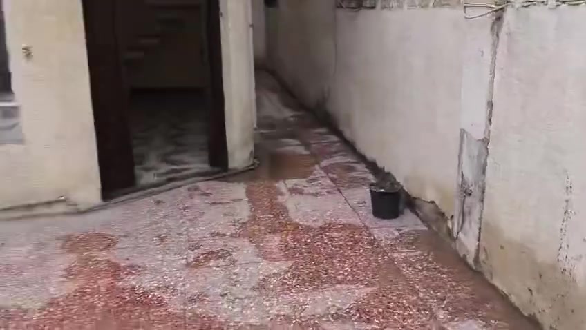 🏡 دار سكن للبيع
📐 المساحة: 100📏 الواجهة: 5 متر📏 النزال: 20

✨ دار سكن بناء كلاسيكي، تصميم مرتب ومميز، يحتوي على:🛏️ ٢ غرف نوم🛋️ صالة واسعة🍽️ مطبخ🚿 خدمات متكاملة

📍 الموقع:  حي الجهاد بل امانه 

🚗 موقع مميز جداً وشارع بعرض 15 متر

📞 للاستفسار أكثر الاتصال على الرقم: 🏢 أو مراجعة مكتب    

***********.

