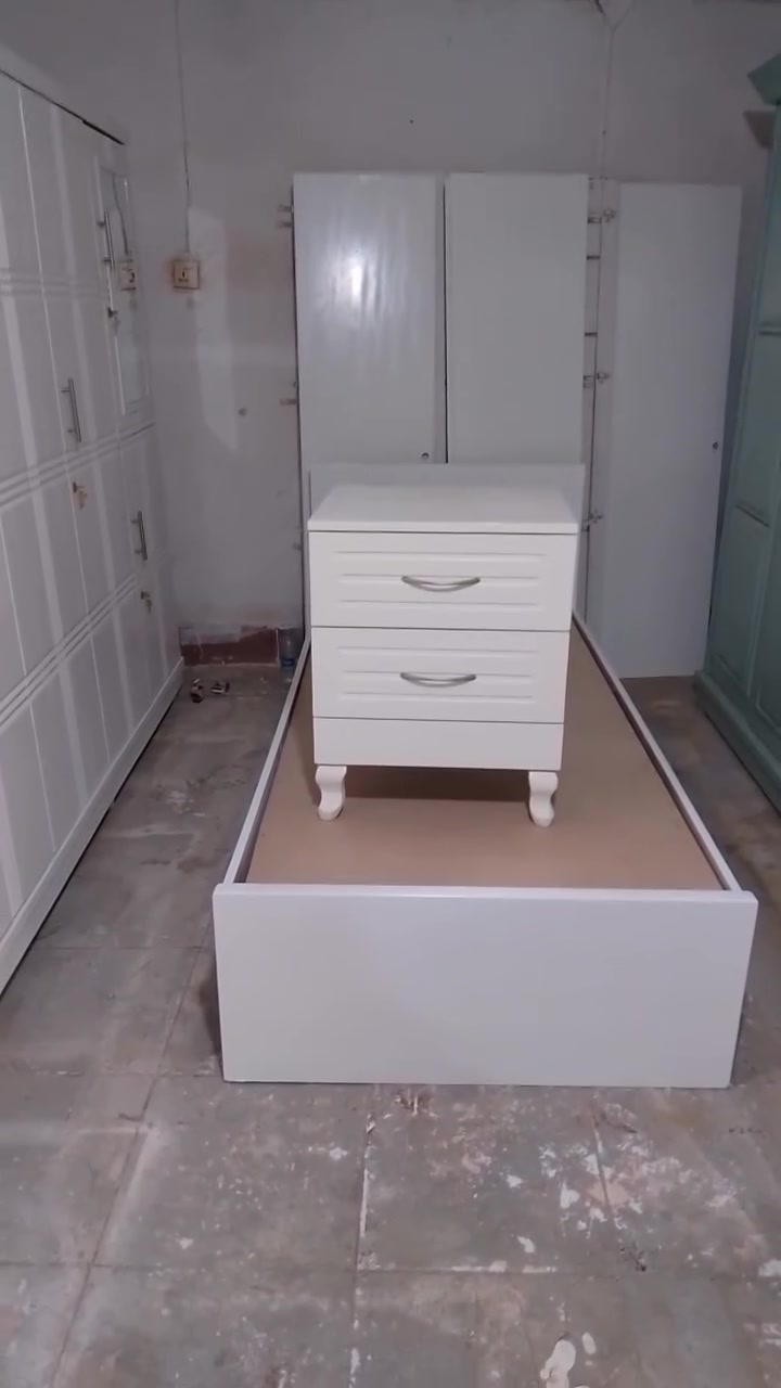 معرض سليم
غرفة نوم شبابيه كويتيه ايطاليه مستخدمه شرط النظافه والمتانه وشرط كويتي ايطالي درجه اولى مو تركي ولا ماليزي كنتور 6  باب 3 متر الابواب الجانبيه مقطعه 

سرير نفر عدد 2 بتخت تفصال جديد كومدي واحد وسطي 

ميز مرايه السعر 650 الف عنوان الغراف حي الجامع 

شارع الخياطين ***********
