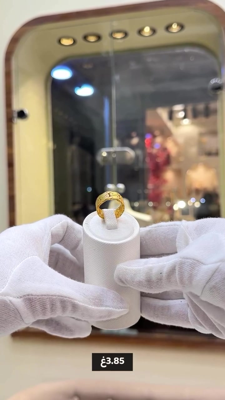 شوفوا جمال الحلقات ❤️‍🔥
📍العنوان: كربلاء_حي الموظفين_ مقابل التفاح الاخضر _ مجمع الياقوت

(⏰اوقات الدوام)
متواجدين جميع ايام الاسبوع من 10 صباحاً الى الساعة 11 مساءاً 

🔺ملاحظة: الاسعار غير ثابته حسب صعود الذهب ونزوله•

.

.
 #العراق #كربلاء #karbala  #ذهب  #مجوهرات_دجلة⁩⁩⁩

نص مكتوب في الصور:
- شوفوا جمال الحلقات 🤍